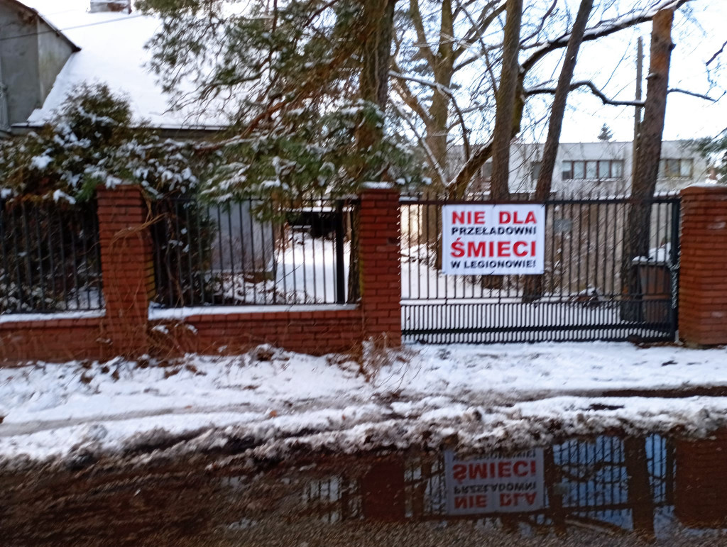 Śmieci przy Sikorskiego. Tak protestują mieszkańcy