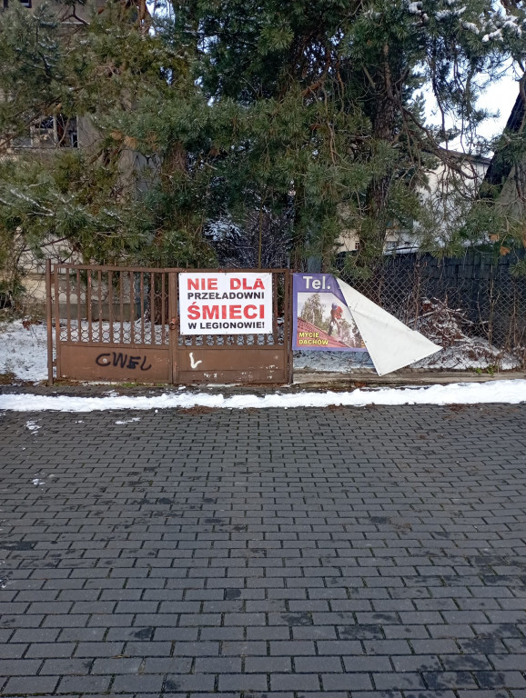 Śmieci przy Sikorskiego. Tak protestują mieszkańcy