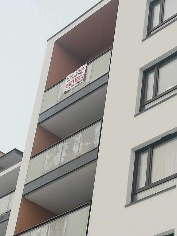 Śmieci przy Sikorskiego. Tak protestują mieszkańcy