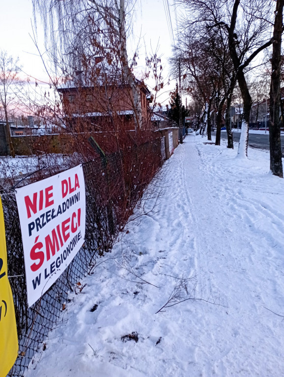 Śmieci przy Sikorskiego. Tak protestują mieszkańcy