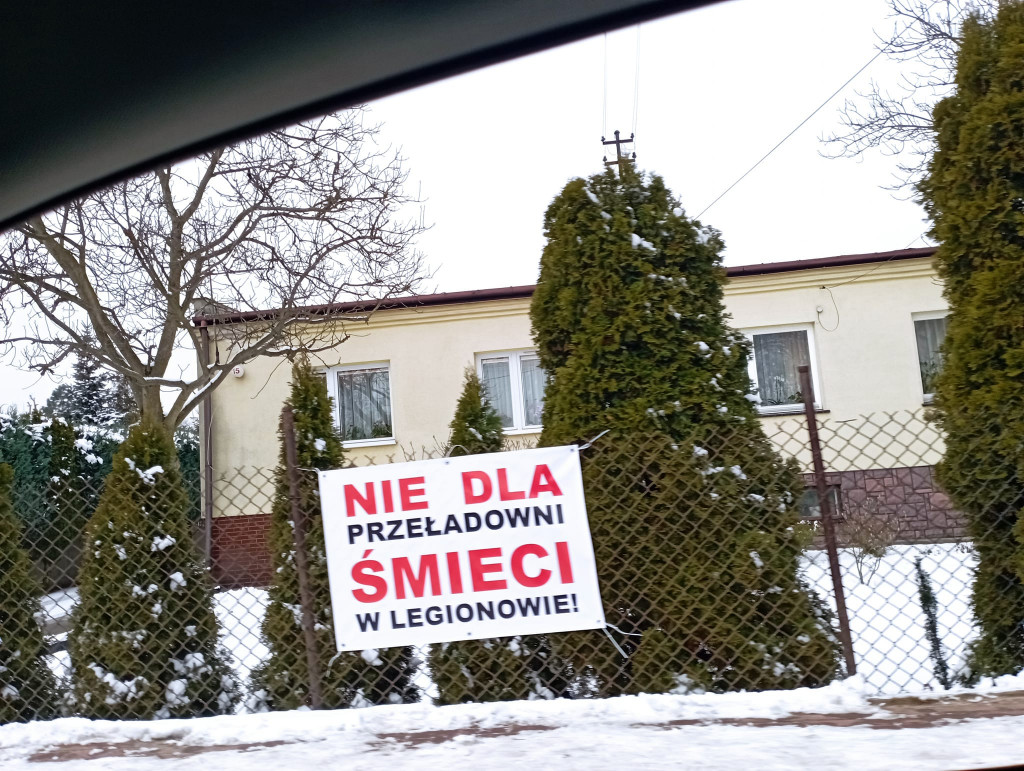 Śmieci przy Sikorskiego. Tak protestują mieszkańcy