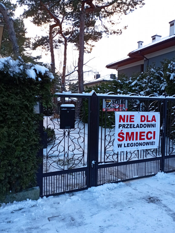 Śmieci przy Sikorskiego. Tak protestują mieszkańcy
