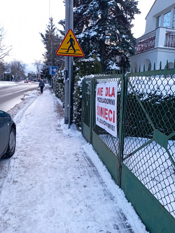 Śmieci przy Sikorskiego. Tak protestują mieszkańcy