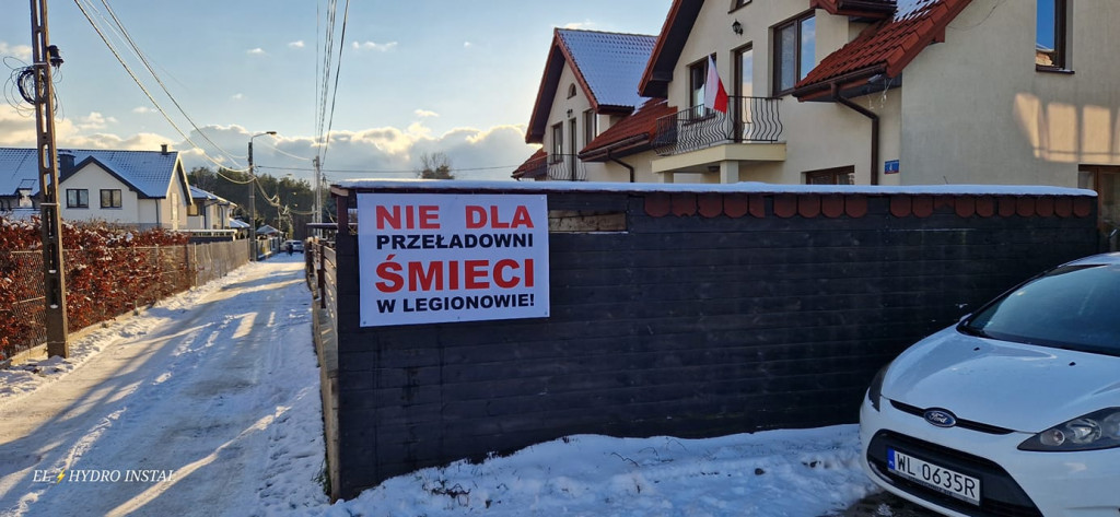 Śmieci przy Sikorskiego. Tak protestują mieszkańcy