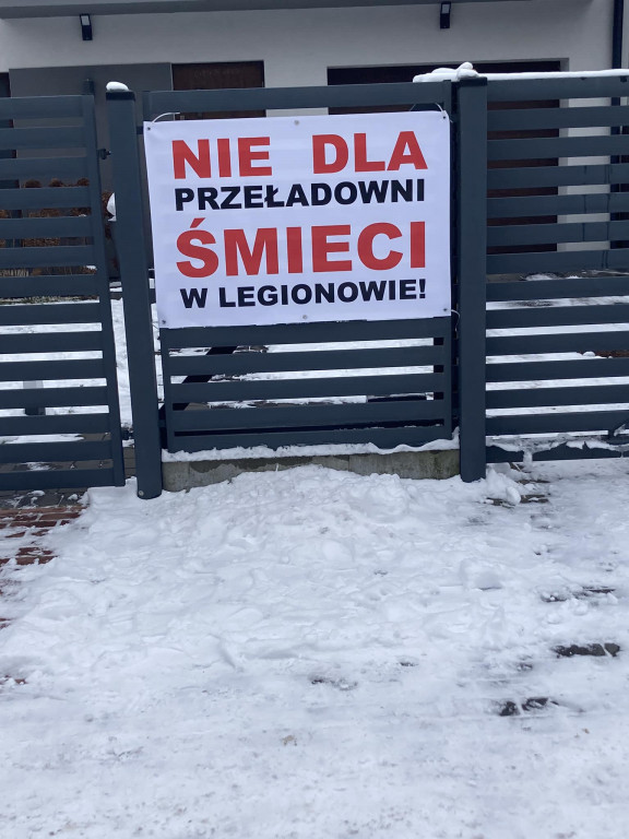 Śmieci przy Sikorskiego. Tak protestują mieszkańcy