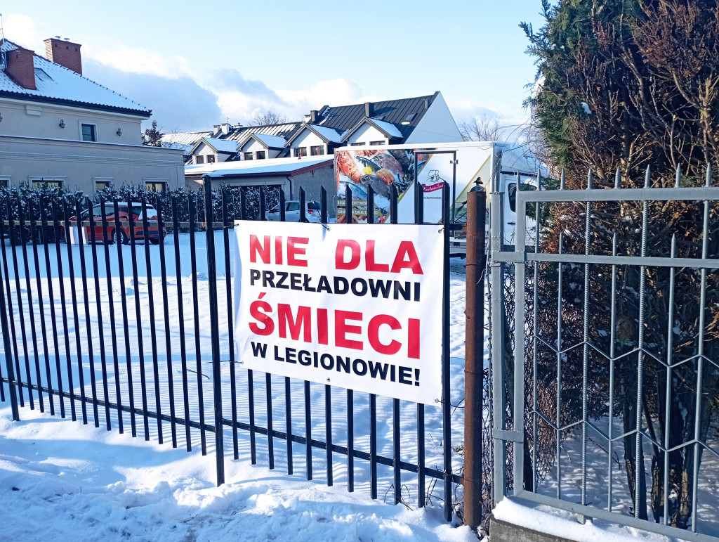 Śmieci przy Sikorskiego. Tak protestują mieszkańcy