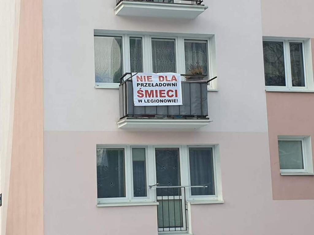 Śmieci przy Sikorskiego. Tak protestują mieszkańcy