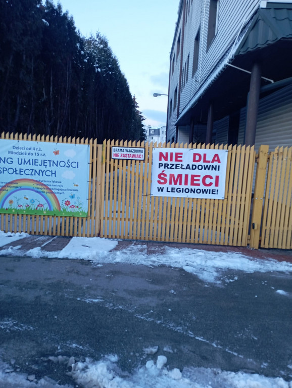 Śmieci przy Sikorskiego. Tak protestują mieszkańcy