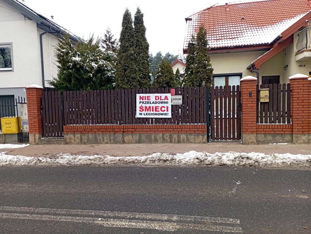 Śmieci przy Sikorskiego. Tak protestują mieszkańcy
