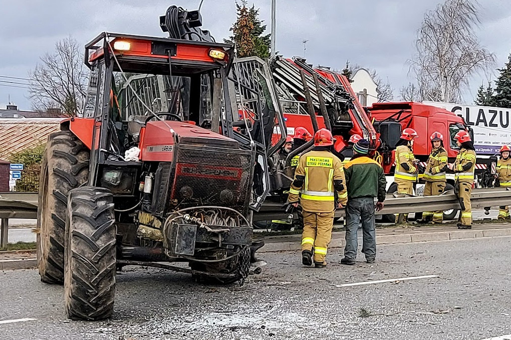 Wypadek w Jabłonnie. Traktorzysta w szpitalu