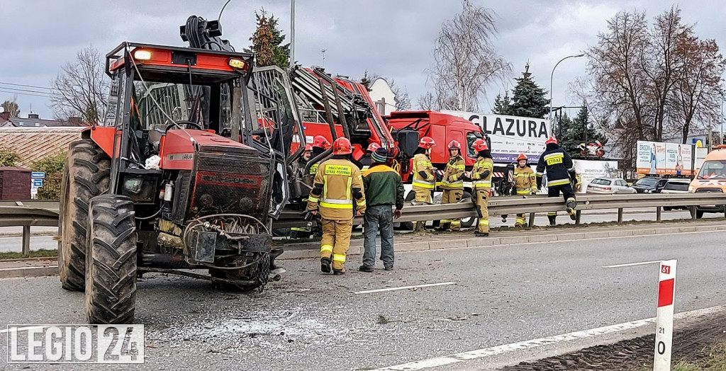 Wypadek w Jabłonnie. Traktorzysta w szpitalu
