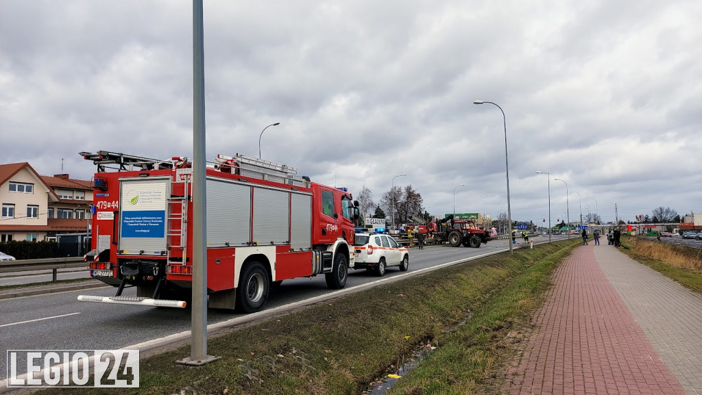 Wypadek w Jabłonnie. Traktorzysta w szpitalu