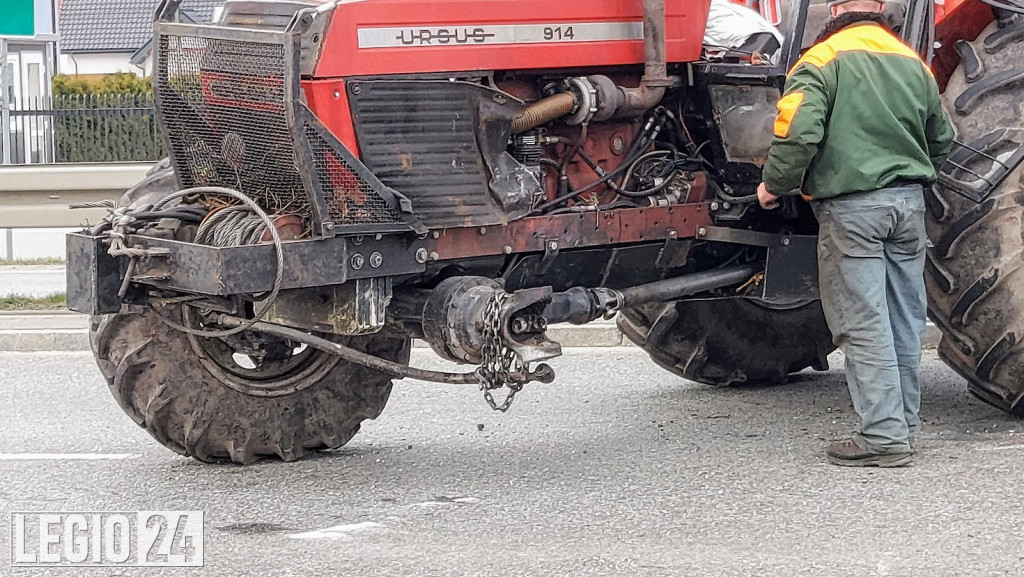 Wypadek w Jabłonnie. Traktorzysta w szpitalu