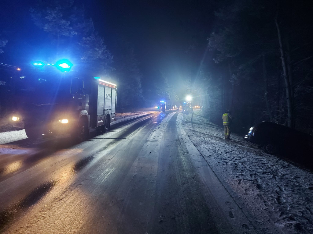Trzy auta zderzyły się na DW632 w Komornicy