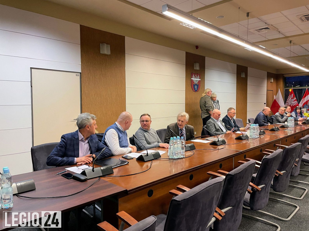 Wspólna deklaracja samorządowców przeciw kolei