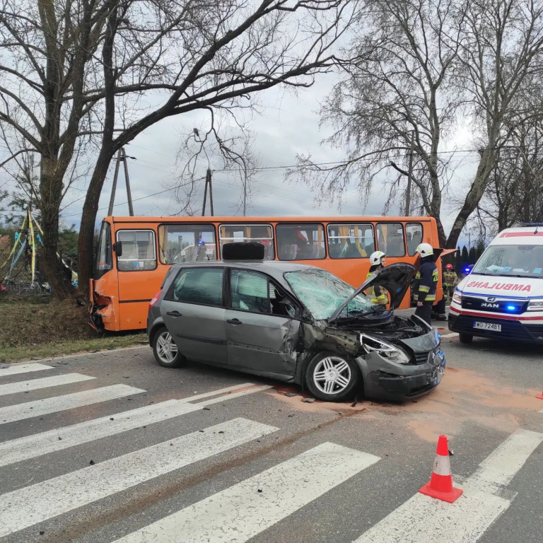 Wypadek szkolnego autobusu w Wierzbicy, gm. Serock
