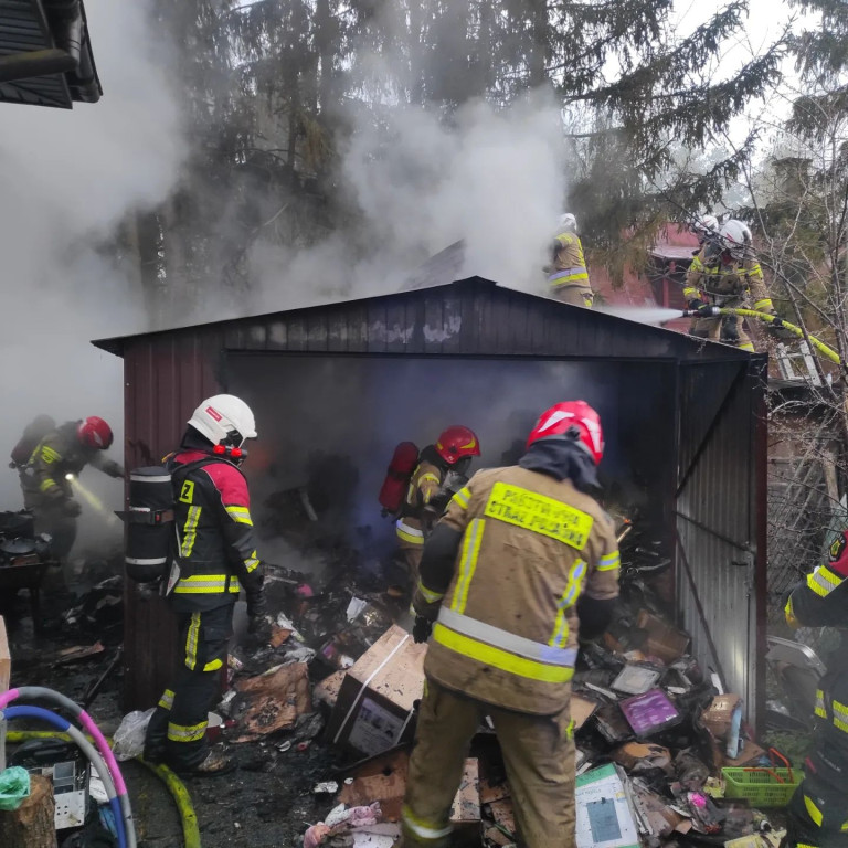 Pożar blaszanego garażu w Skrzeszewie
