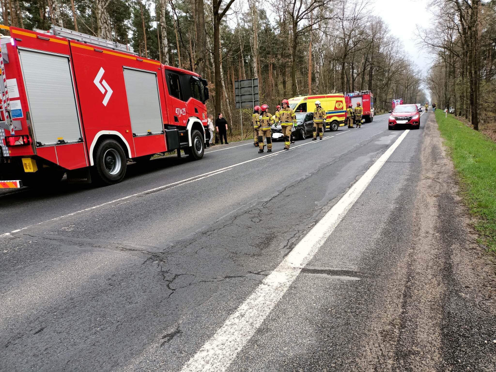 Groźna kolizja na DW631 za Wólką Radzymińską
