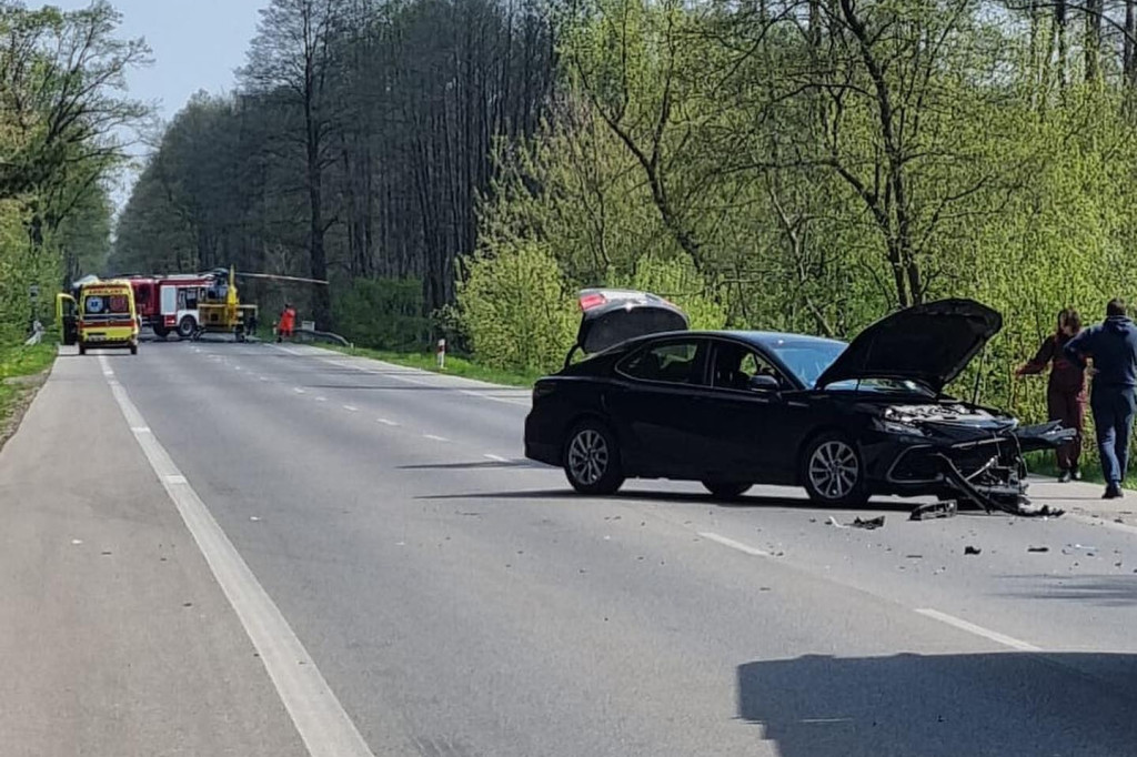 Zderzenie osobówki z motocyklem w Nieporęcie