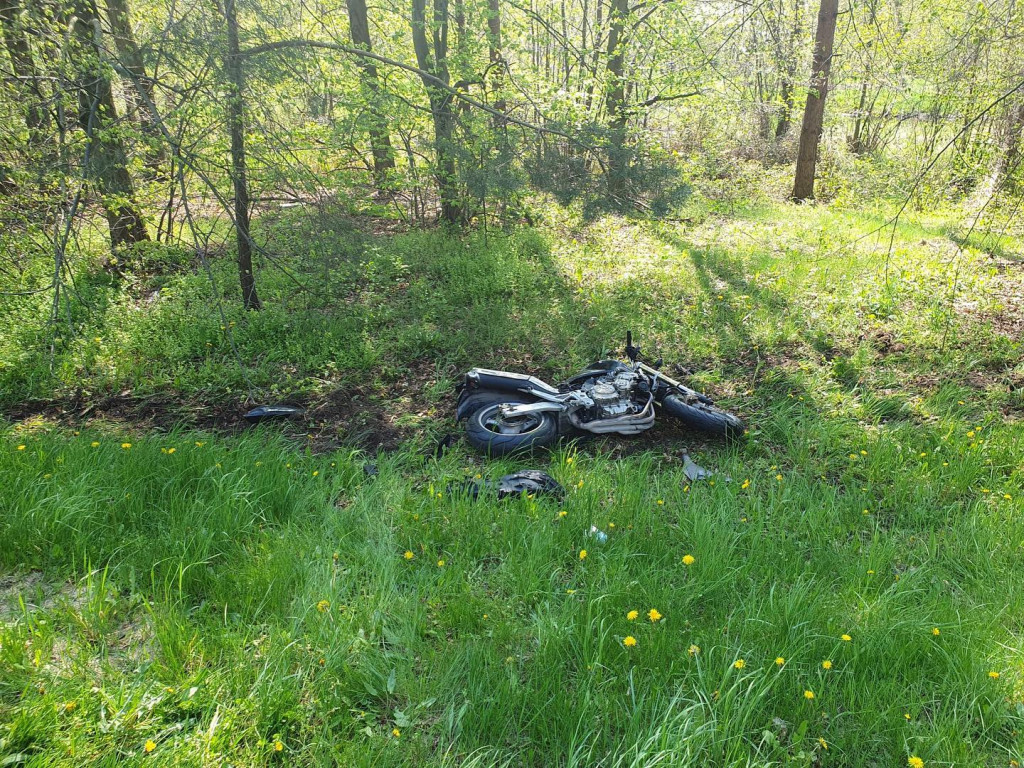 Zderzenie osobówki z motocyklem w Nieporęcie