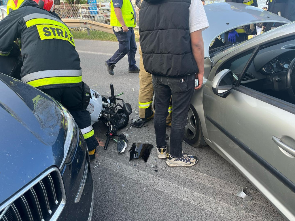 Nieporęt: Zderzenie dwóch osobówek i motocykla
