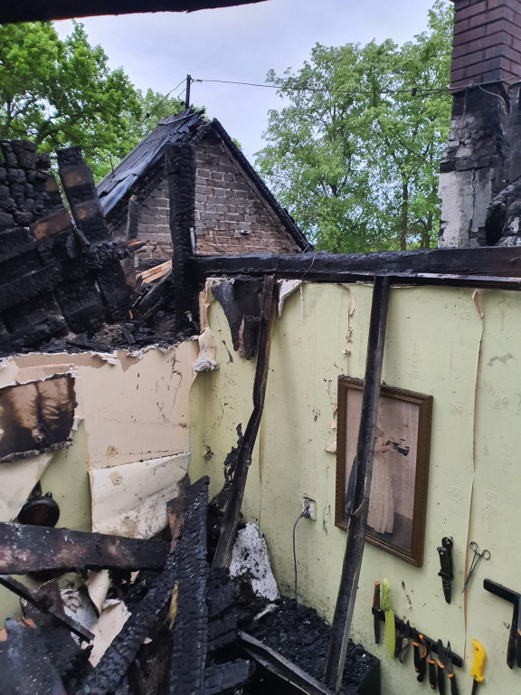 Pożar domu przy Wiejskiej w Jabłonnie