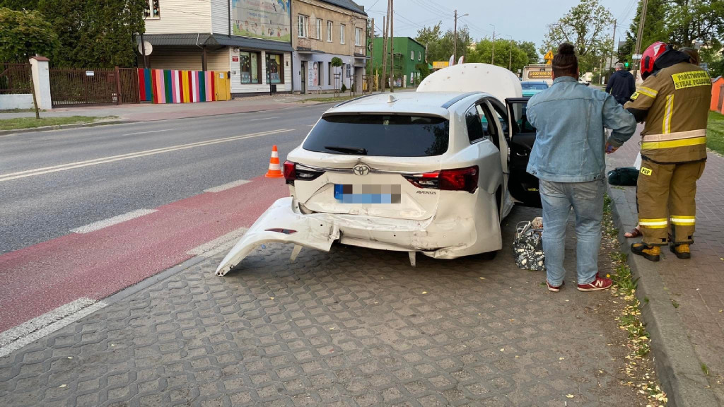 Kolizja osobówki z dostawczakiem w Jabłonnie