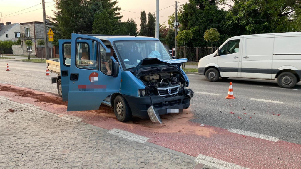 Kolizja osobówki z dostawczakiem w Jabłonnie