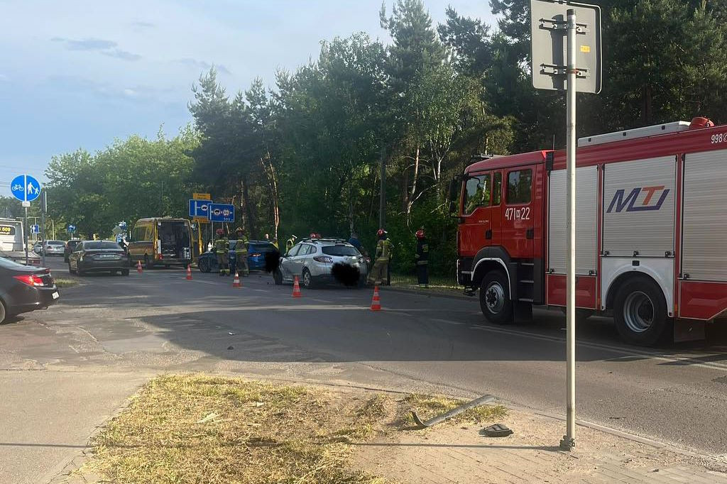 Legionowo: Trzy auta zderzyły się na Strużańskiej