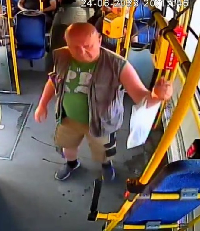 Policja szuka agresywnego pasażera autobusu ZTM
