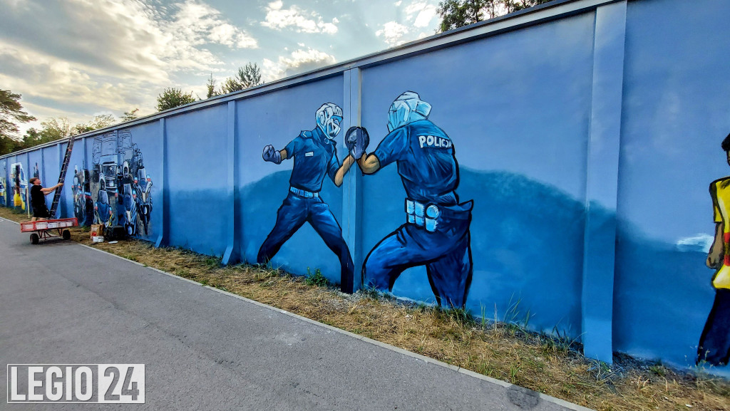 Mural przy CSP w Legionowie prawie gotowy