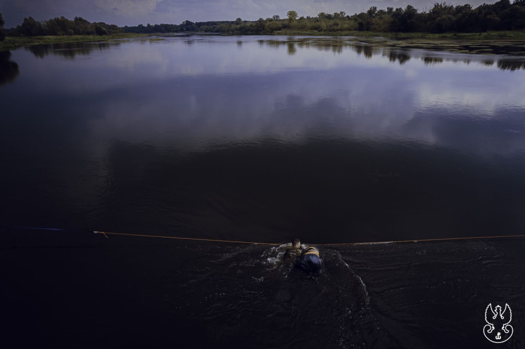 Terytorialsi przeprawiali się przez Narew