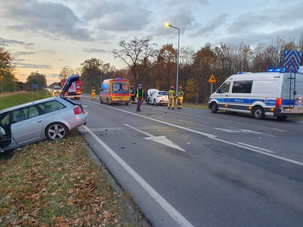 Wypadek w Bożej Woli. Cztery osoby w szpitalu