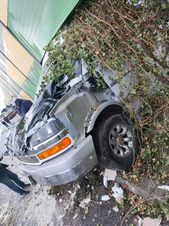 DK61: Auto staranowało ekrany akustyczne