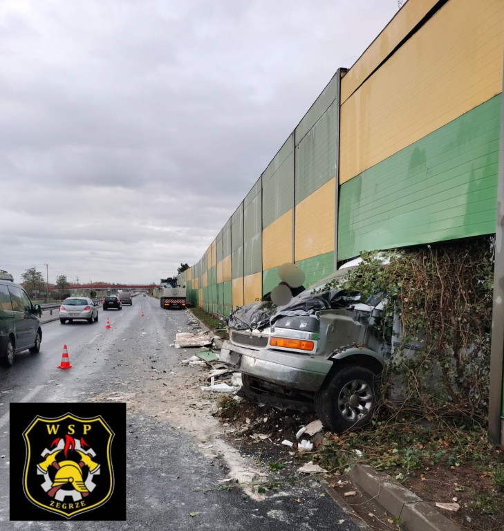 DK61: Auto staranowało ekrany akustyczne