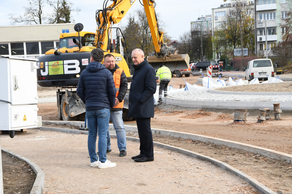 Nowe rondo na Jagiellońskiej na ukończeniu [FOTO]