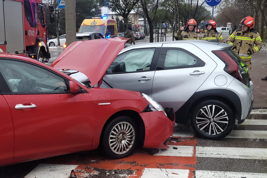 Kolizja pod Komendą Powiatową Policji w Legionowie