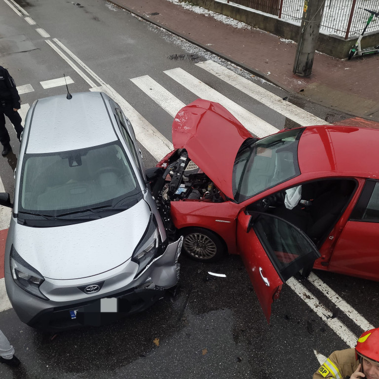 Kolizja pod Komendą Powiatową Policji w Legionowie