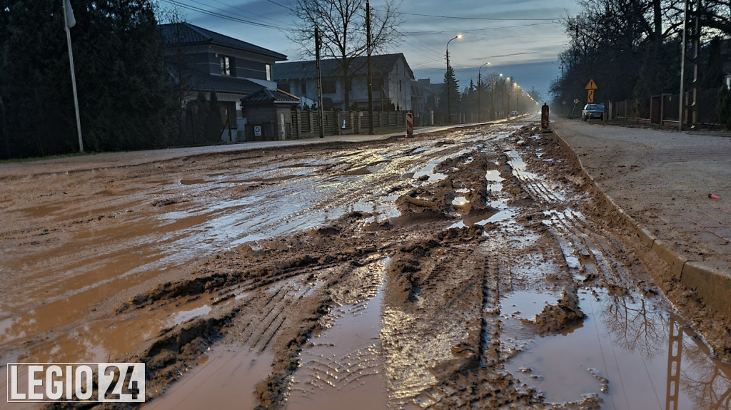 Remont Kwiatowej. Po opadach błoto i kałuże