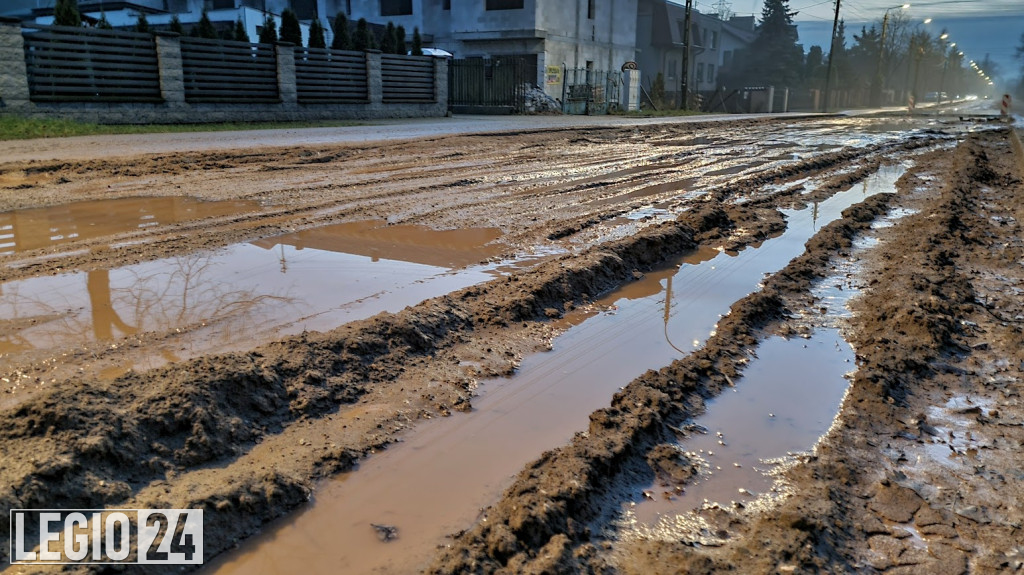 Remont Kwiatowej. Po opadach błoto i kałuże