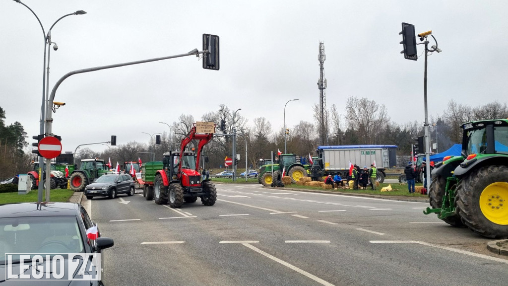 Rondo w Jabłonnie zablokowane przez rolników