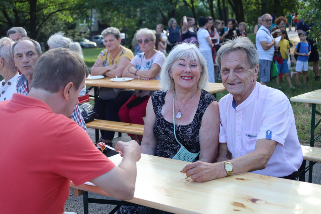 Mieszkańcy os. Piaski tańcem powitali lato