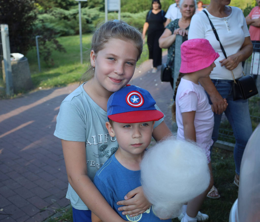 Mieszkańcy os. Piaski tańcem powitali lato