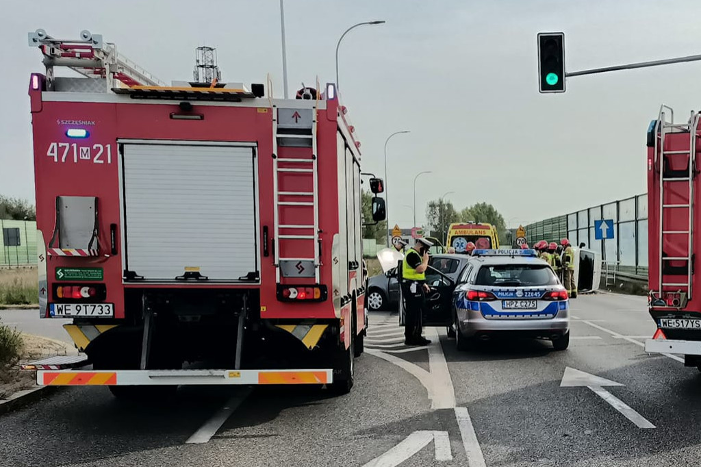 Wypadek na obwodnicy Jabłonny. Bus przewrócił się