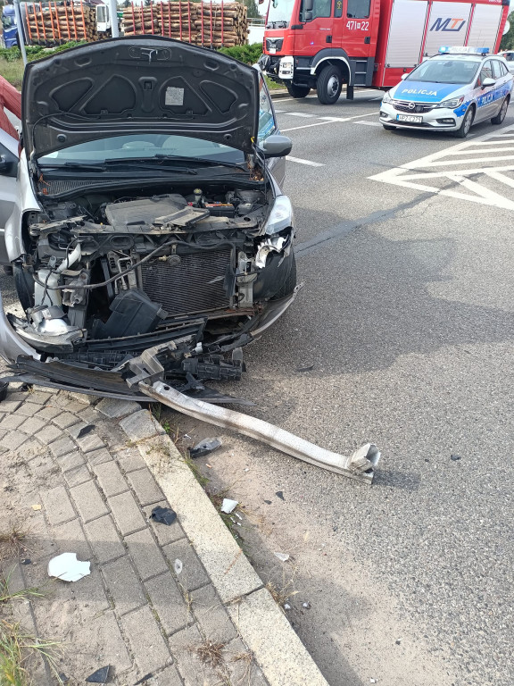 Wypadek na obwodnicy Jabłonny. Bus przewrócił się