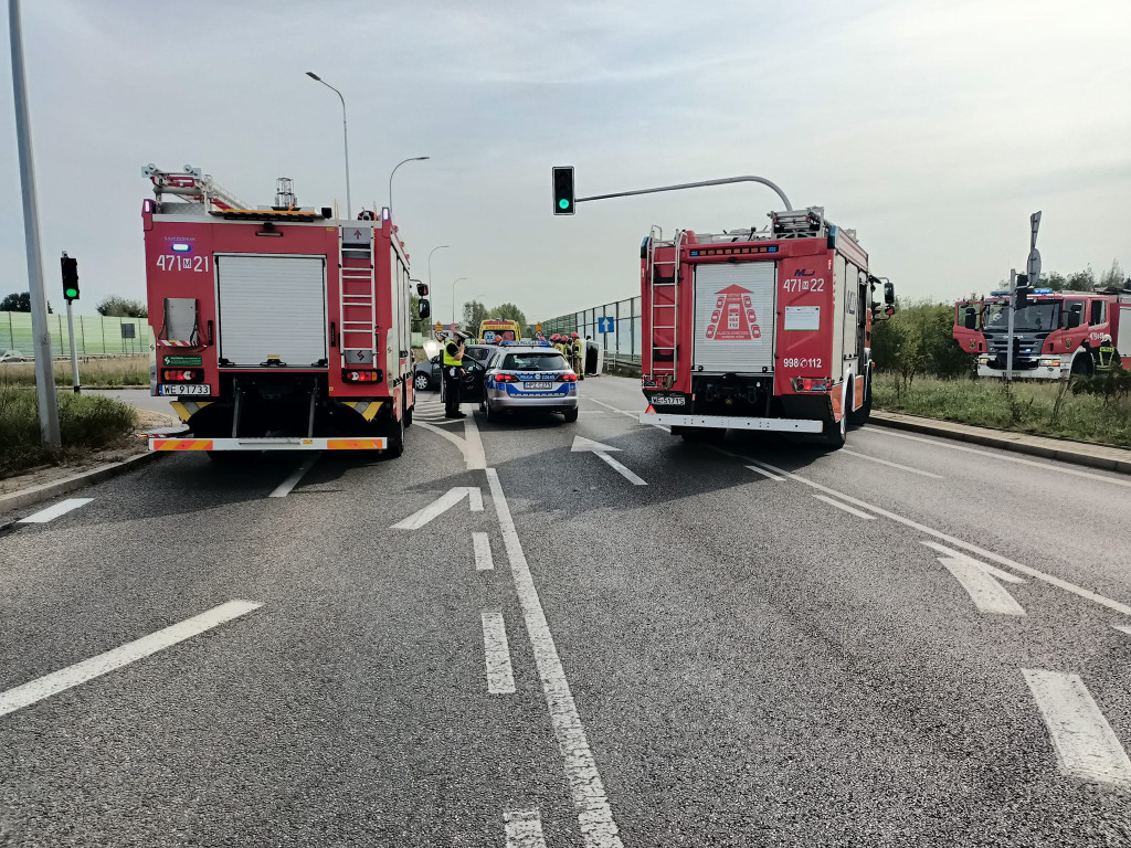 Wypadek na obwodnicy Jabłonny. Bus przewrócił się