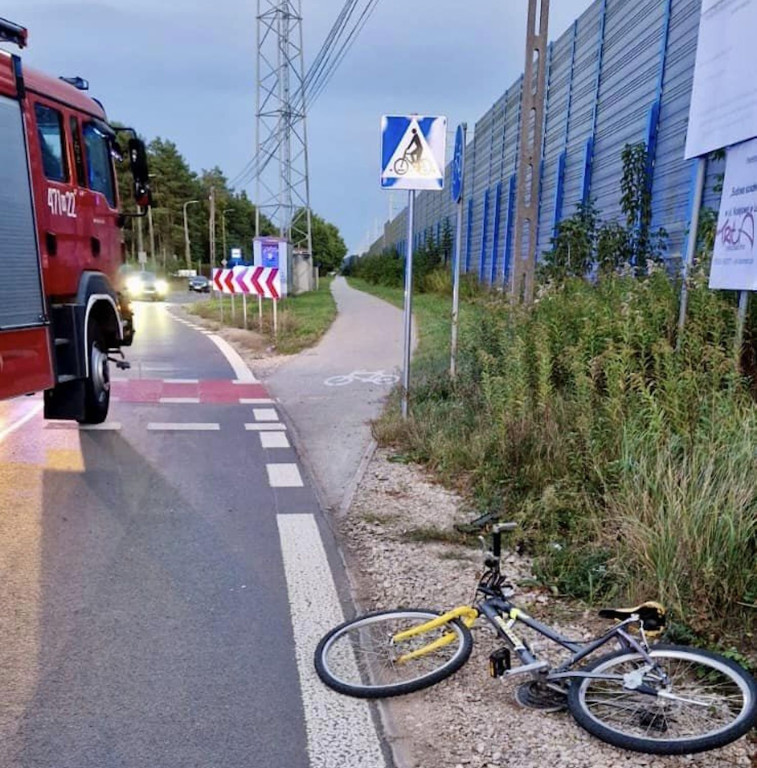 Chłopiec jechał na rowerze. Został potrącony...