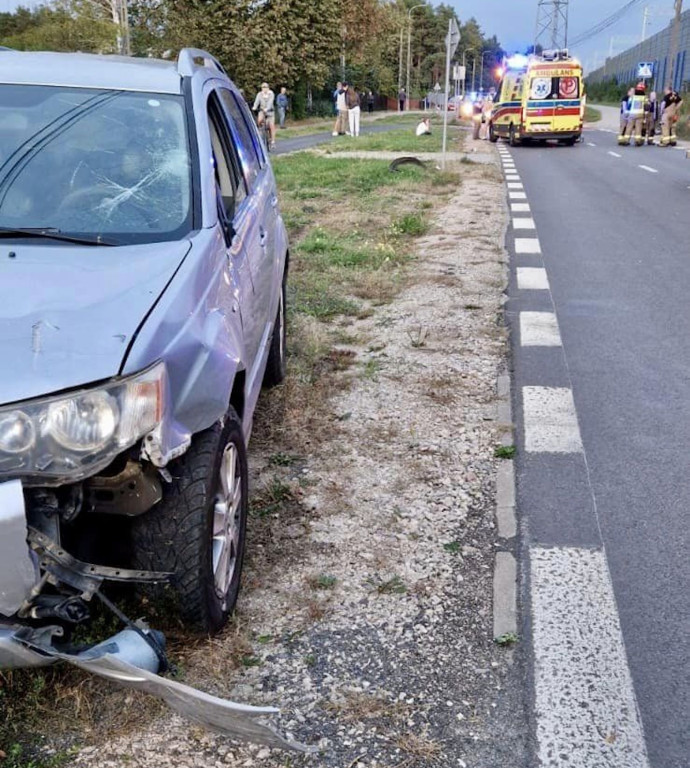 Chłopiec jechał na rowerze. Został potrącony...