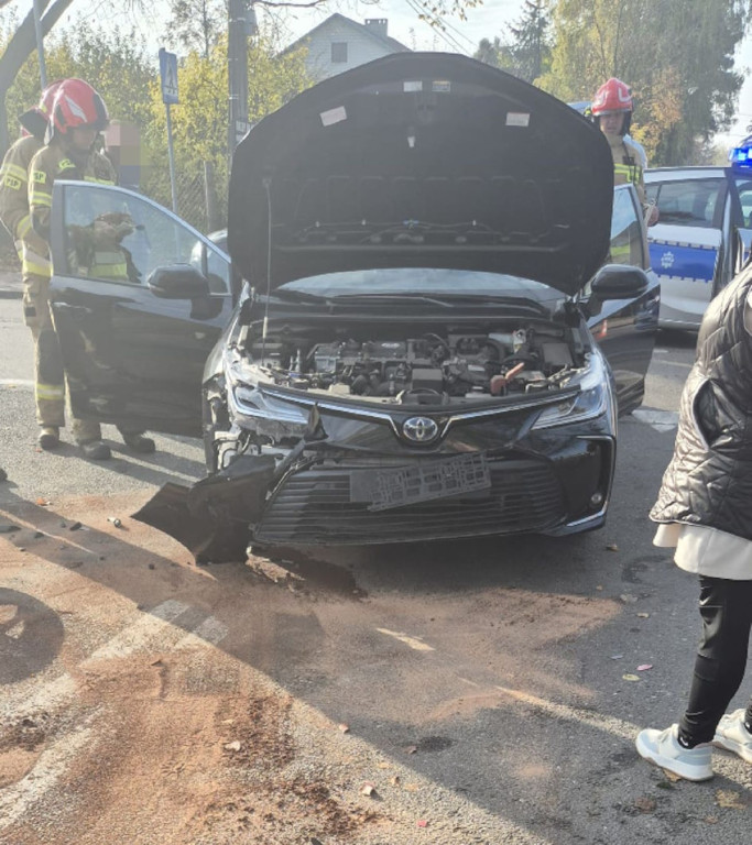 W Izbicy zderzyły się osobówka i motocykl