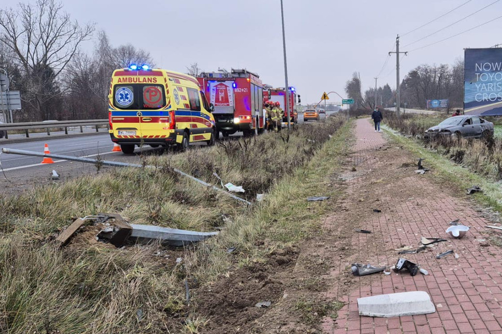 Borowa Góra: Dachowanie na DK61